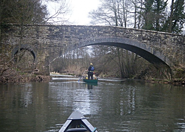  Remo escénico en el río 